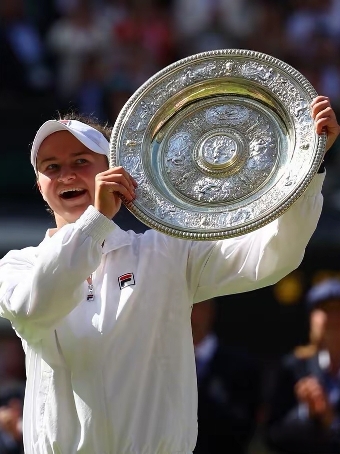 爱游戏娱乐-埃因霍温迎意大利杯关键赛；关键时刻完成体检；震撼外界；临场指挥获称赞-爱游戏娱乐