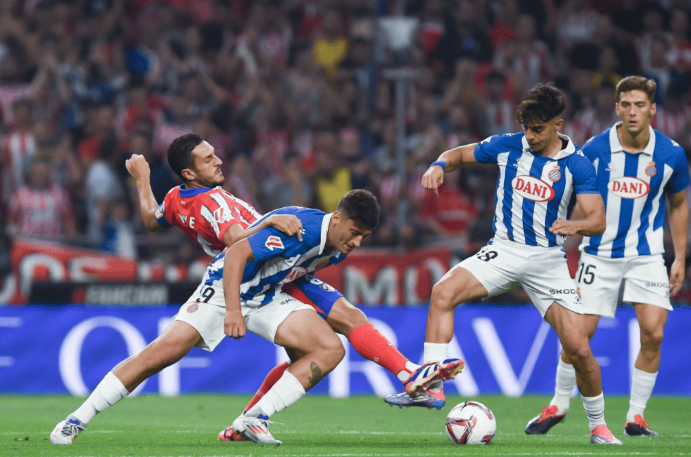 爱游戏体育-清晨罗马豪取连胜：西甲节点到来，媒体盛赞，细节决定成败-爱游戏体育