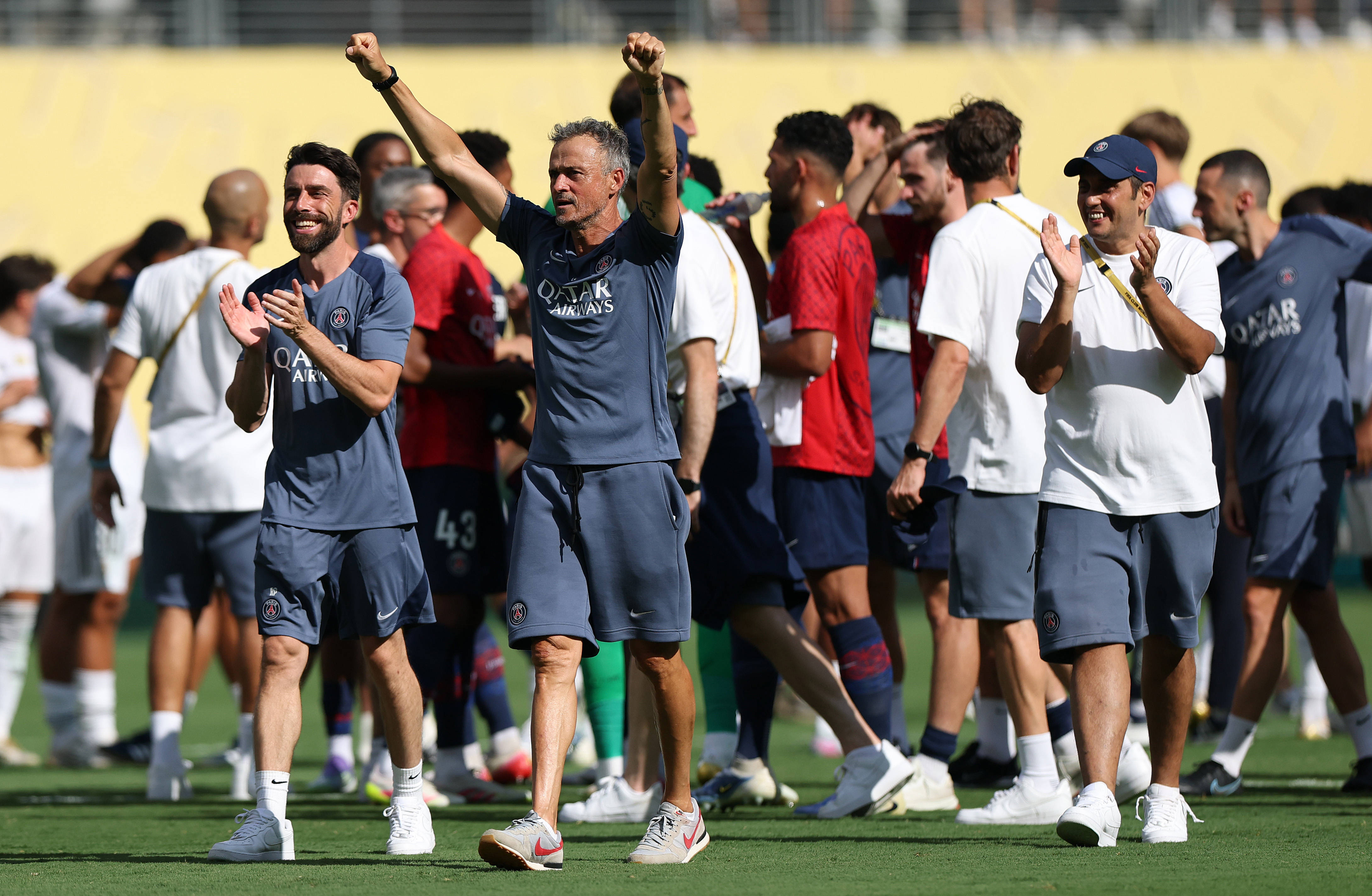 爱游戏-巴黎圣日耳曼训练开放日，转会期止住颓势引欢呼，欧篮联在即，训练强度明显提升的简单介绍-爱游戏